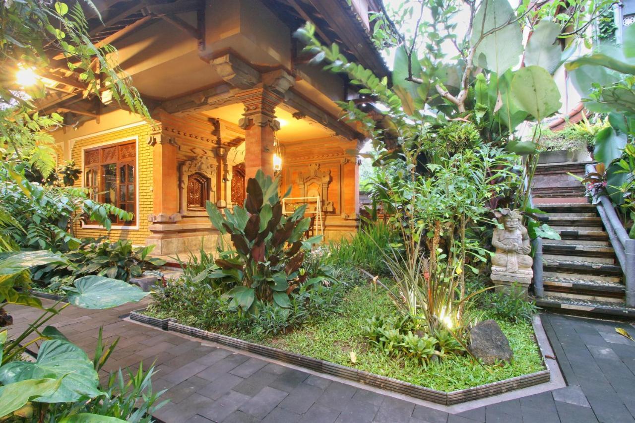 Hibiscus * Ubud