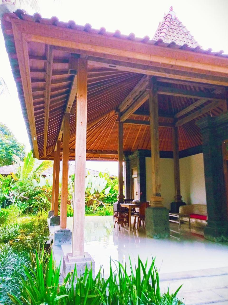 Thani * Ubud