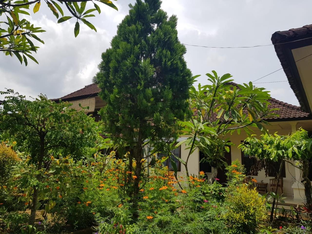 Pondok Gusti Homestay Redpartner Guest house