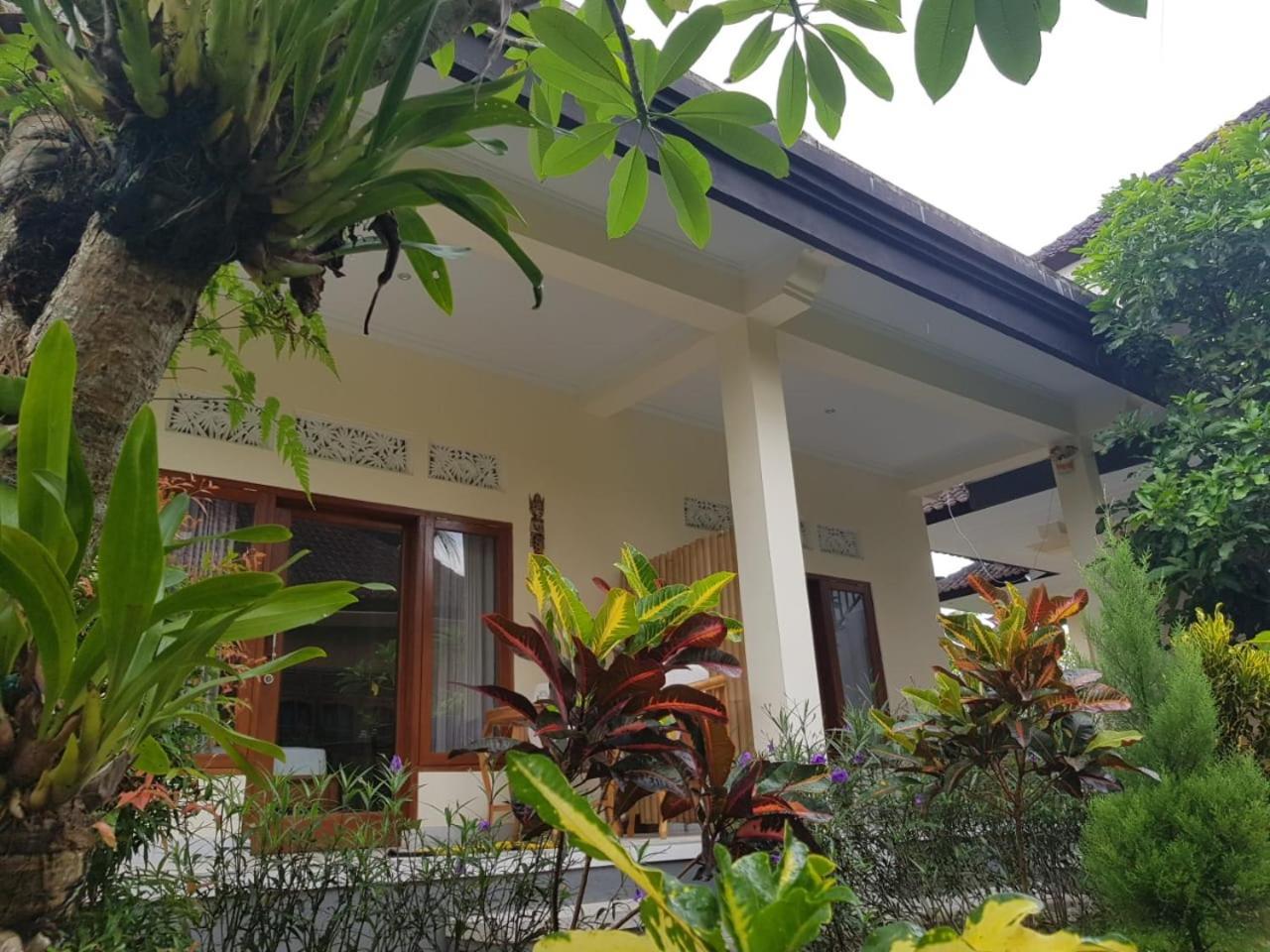 Pondok Gusti Homestay Redpartner