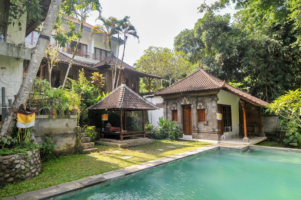 Wisma tamu Yuliati House 2*