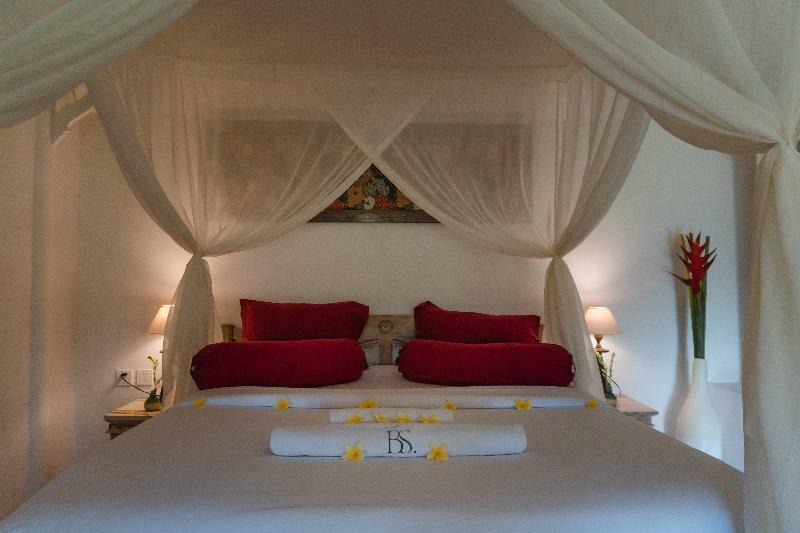 B Saya Hotel 3*