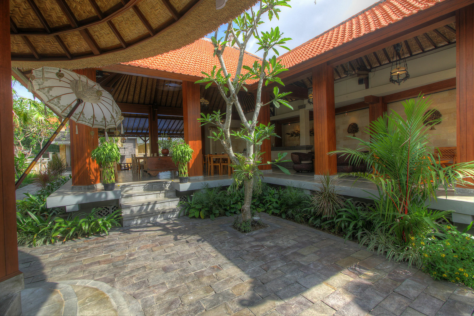 Inata Monkey Forest Hotel