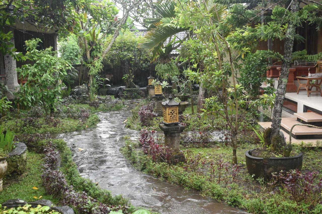 Gusti Home Stay Ubud *