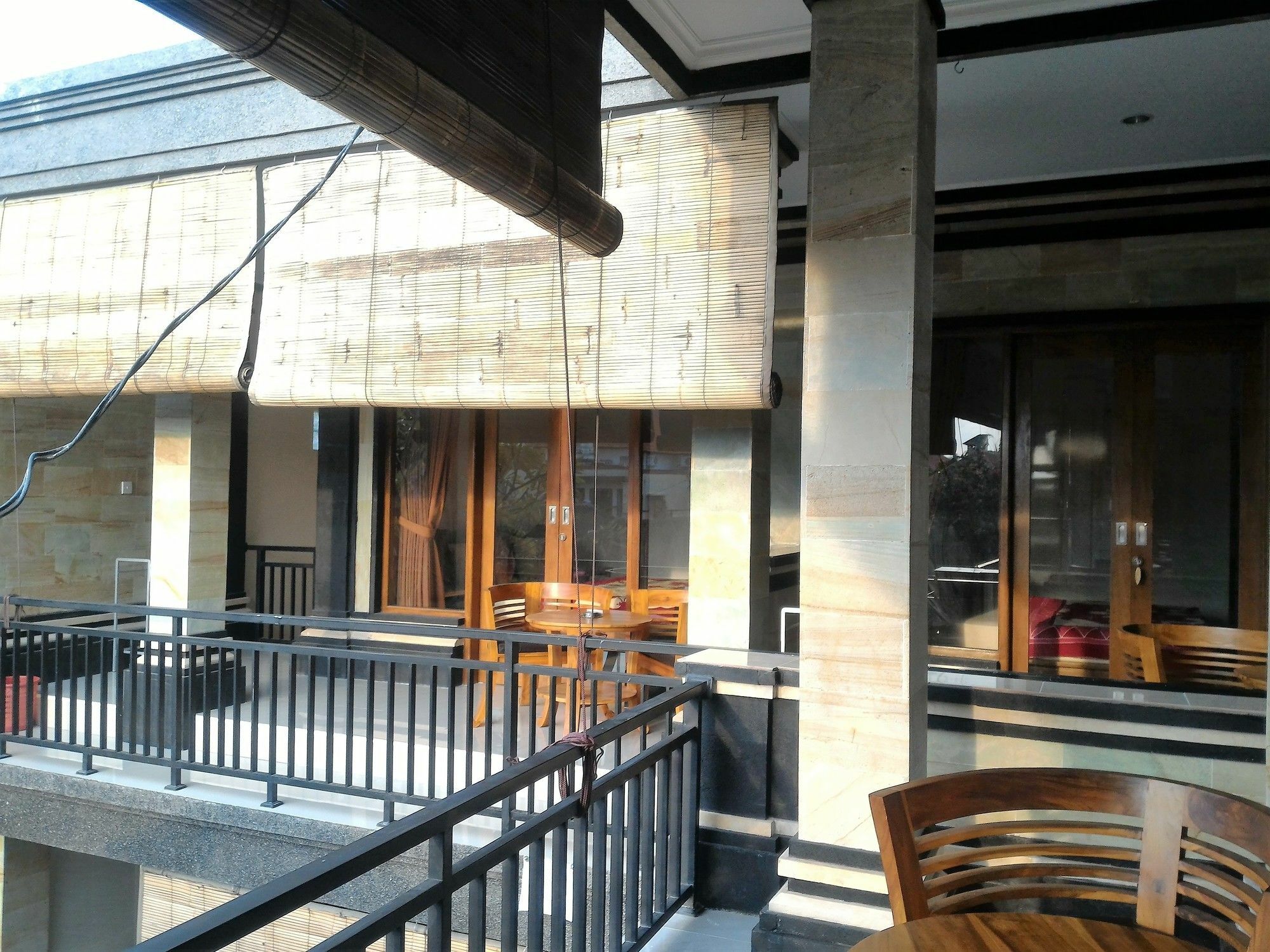 Rumah Ary & *