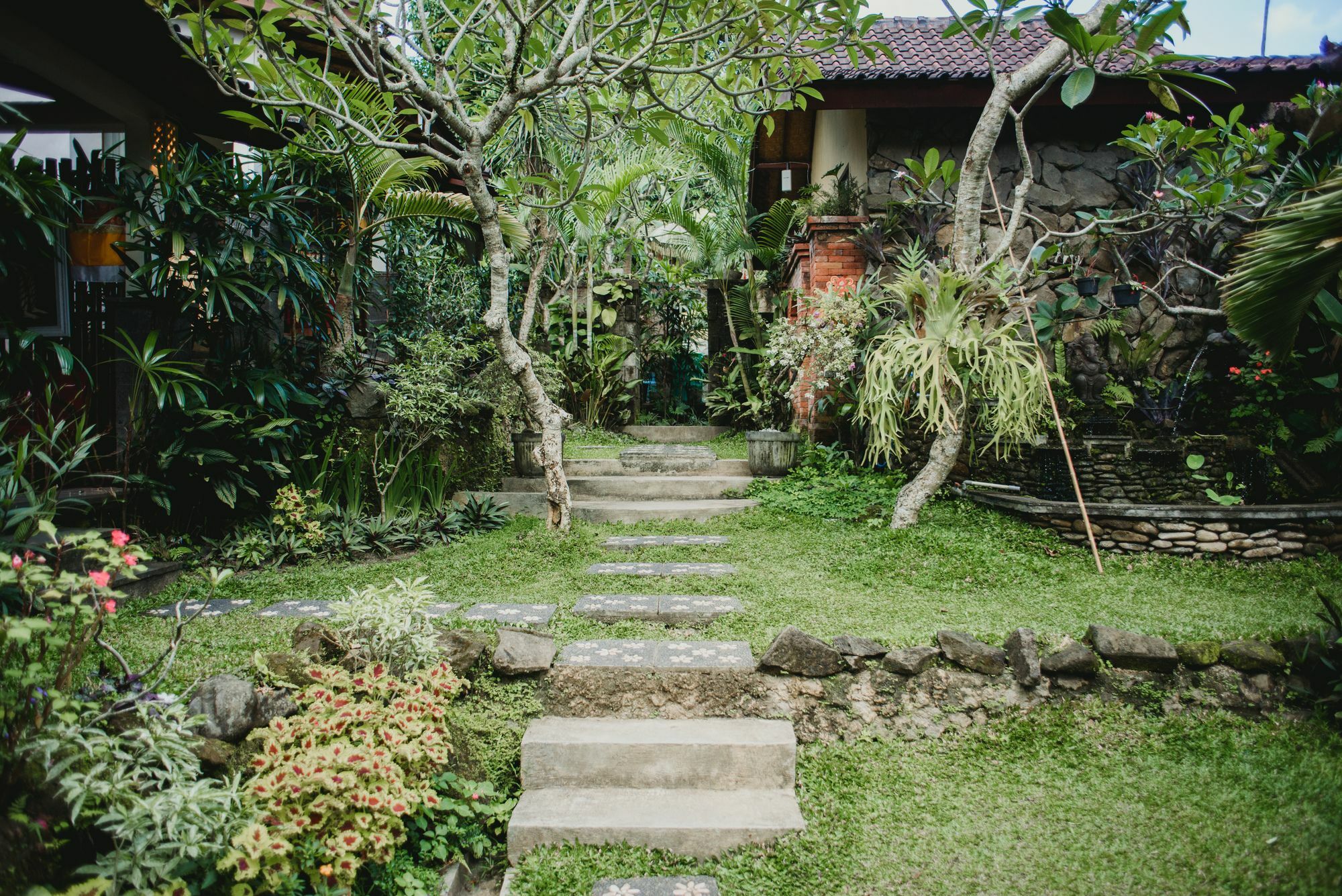 Desak Putu Putra Hidden Ubud (Bali)