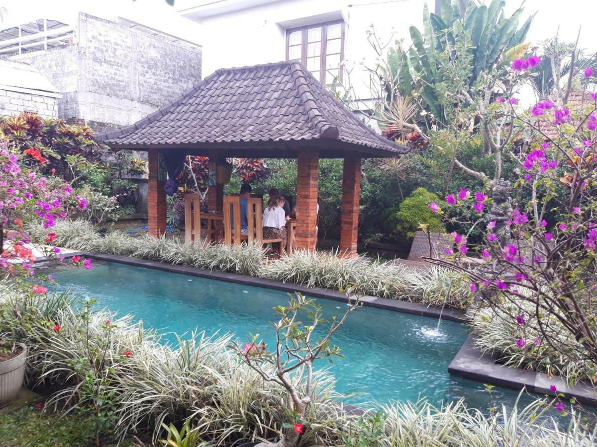 Rumah tetamu Nami House 2*