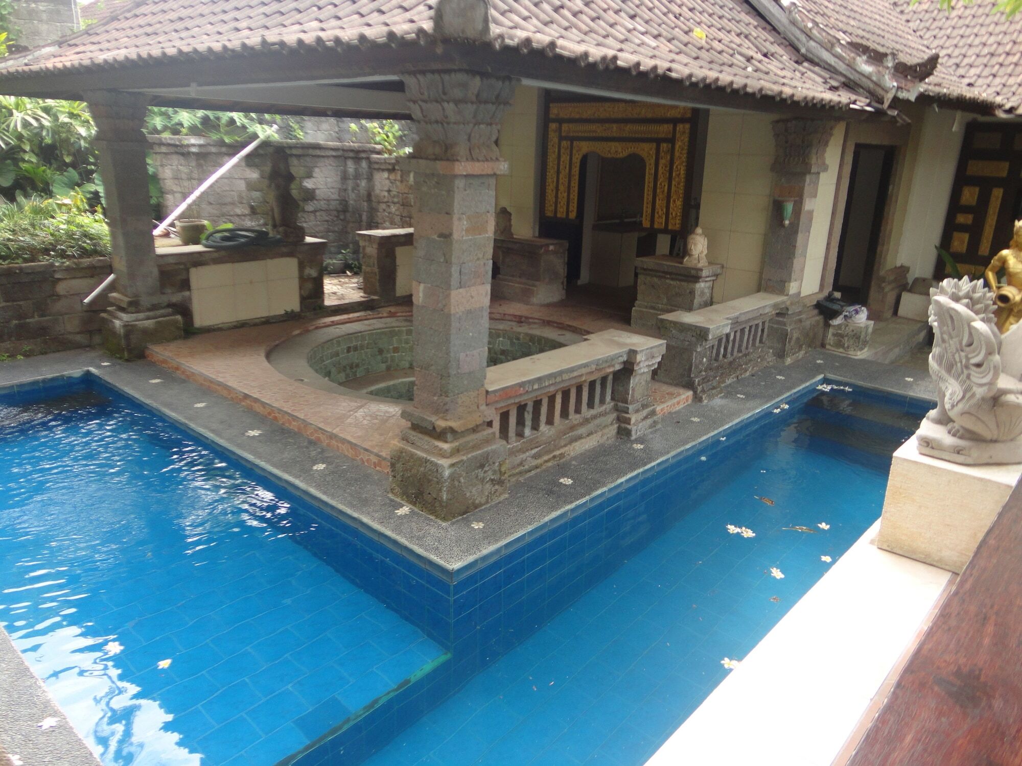 Monkey Forest Hotel 3*