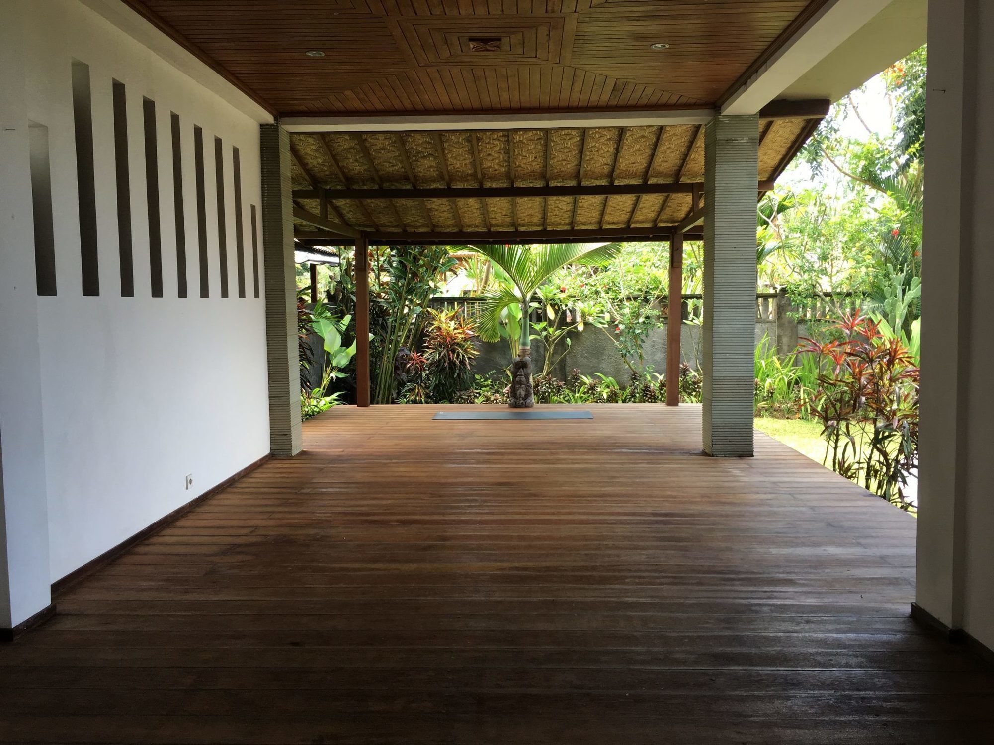 Hotel Santosha & 3*