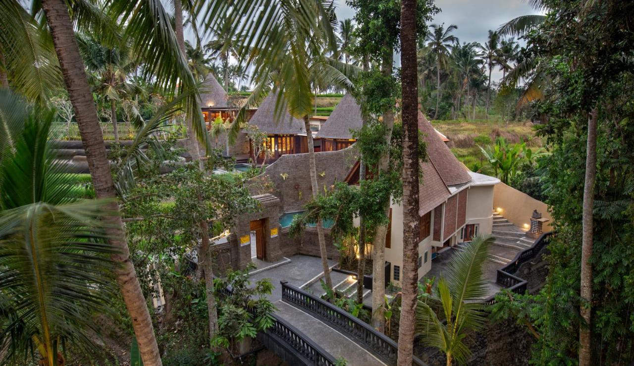 Field Resort
