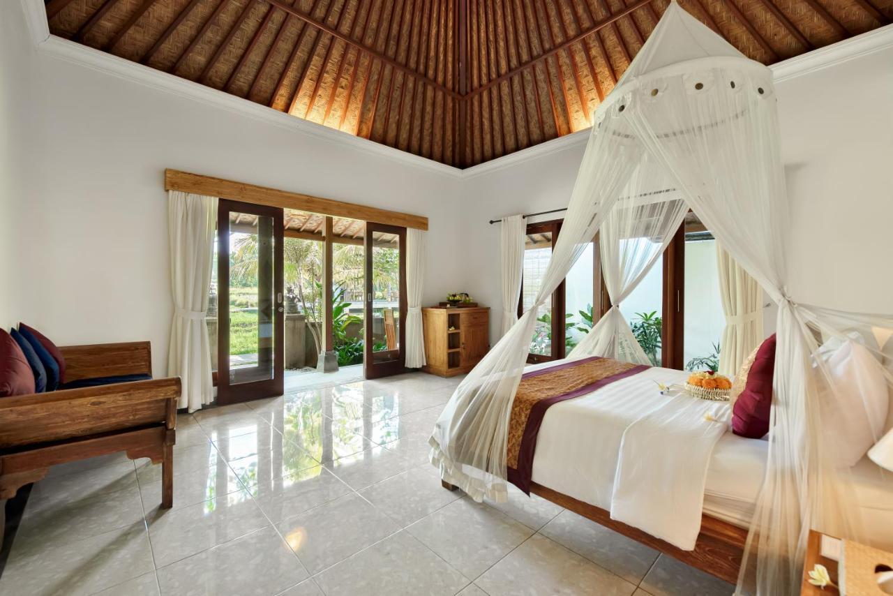 Hotel Santosha & 3*