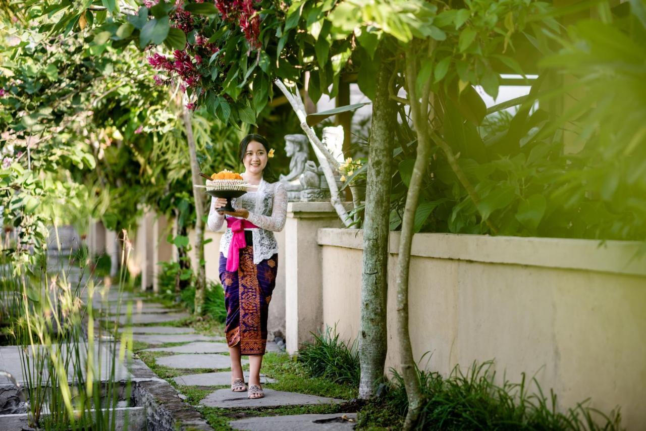 Hotel Santosha & 3*