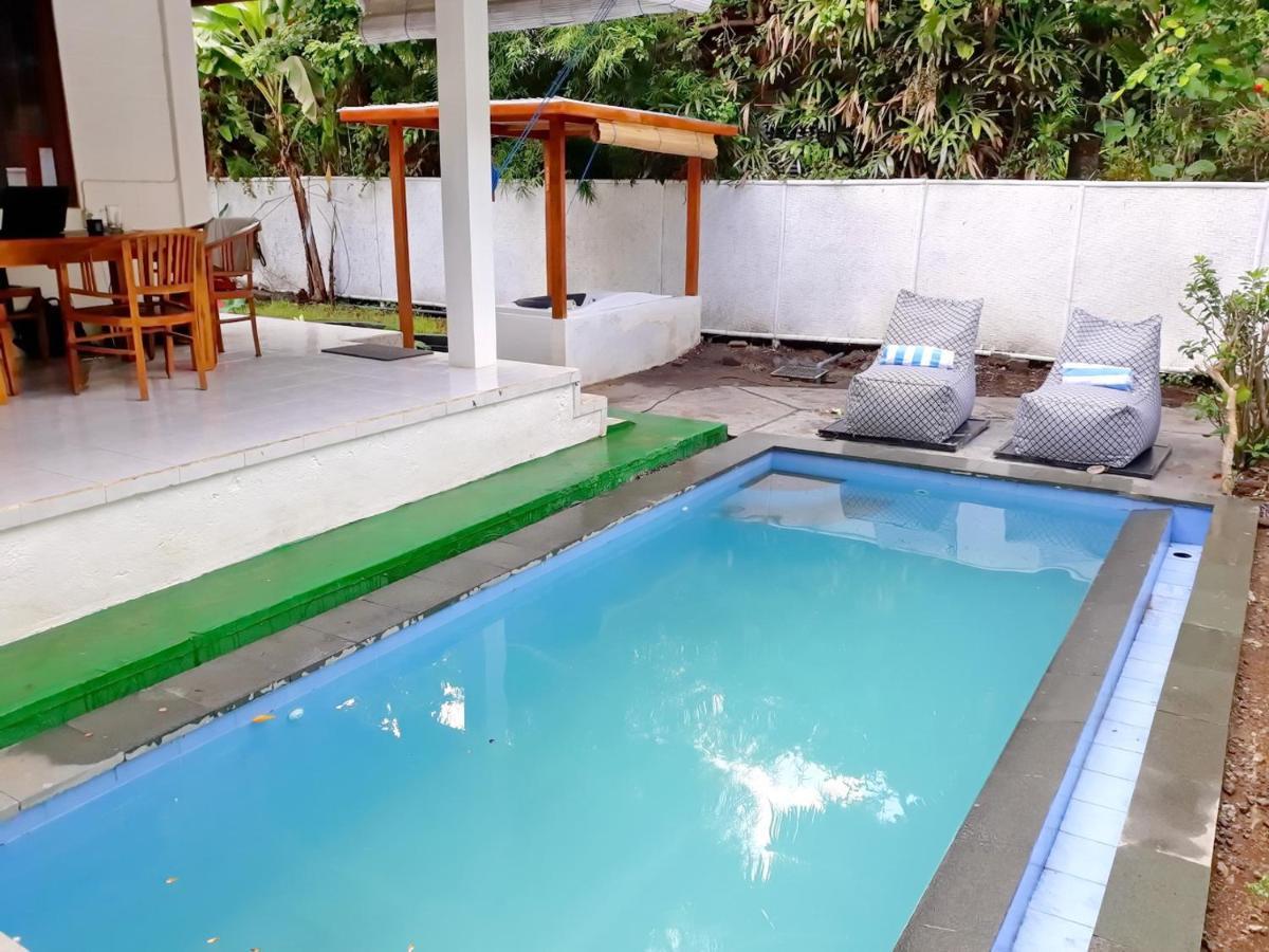 White Creative Campuhan Villa