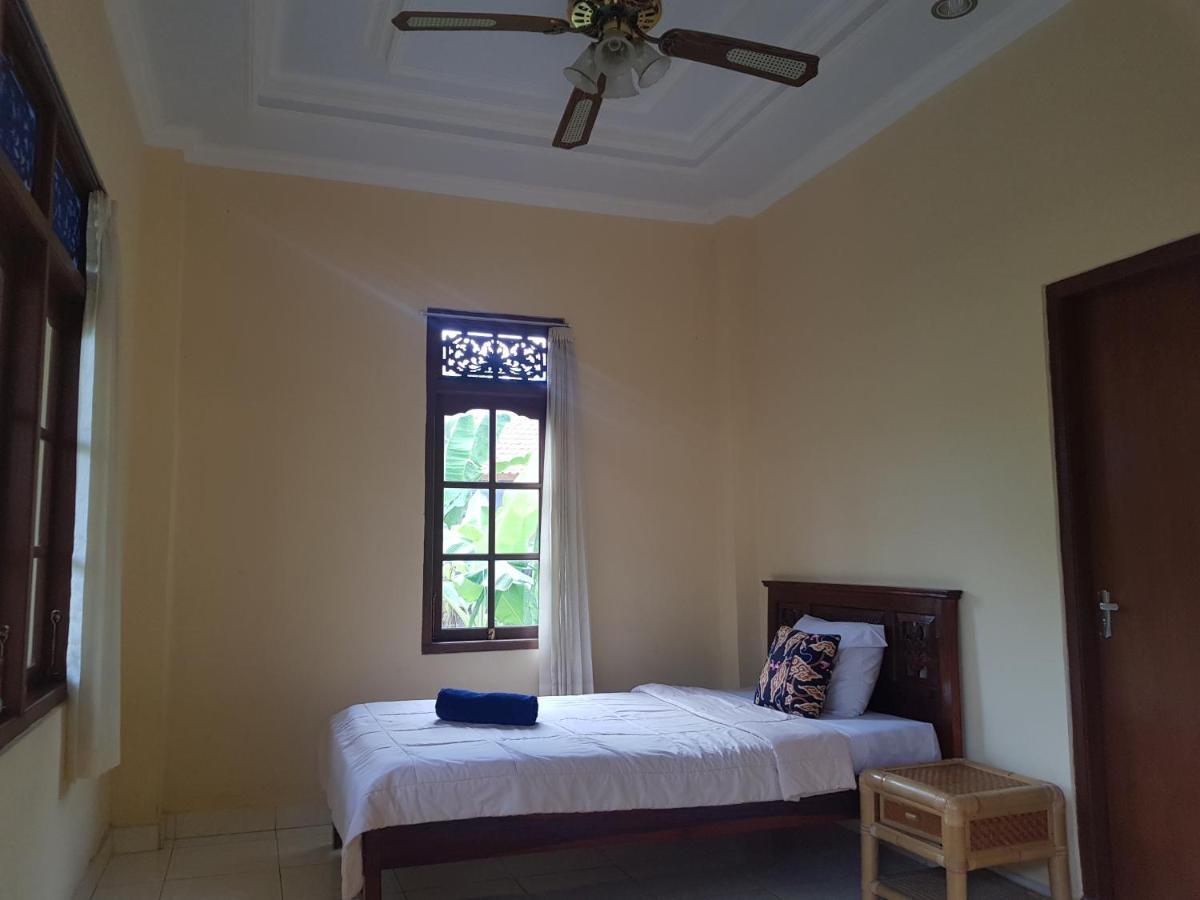 Pondok Gusti Homestay Redpartner Guest house