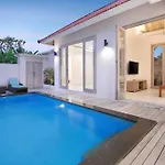 Green Villa A, Brand New Villa Near Central Ubud.