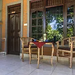 Adi Santia Bungalows