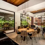 Villa Three Little Birds By Balisuperhost