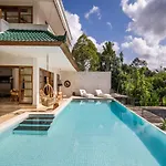 Luxury Villa In City Center W/ Natural Pool La Bohemia Residence Villas