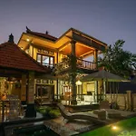 Beautiful 3 Bedroom Jungle View