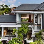 Villa Dhiantus By Balisuperhost