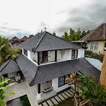 Putri Salju Villa By Evdekimi Ubud