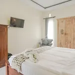 Giri Krisna Guest House