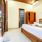 Dua Art Villa 1: Creative Space Near Titibatu Club