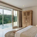 NEW! Amazing Jungle View Villa 4 BR Ubud w staff