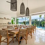 NEW! Amazing Jungle View Villa 4 BR Ubud w staff