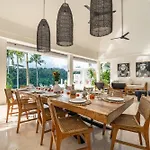 NEW! Amazing Jungle View Villa 4 BR Ubud w staff