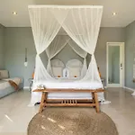 NEW! Amazing Jungle View Villa 4 BR Ubud w staff