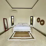 New Villa 1 Min For Parq