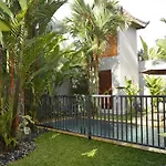 Villa Palm Kuning