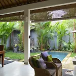 Villa Palm Kuning