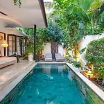 Villa Lora By Villa Finder