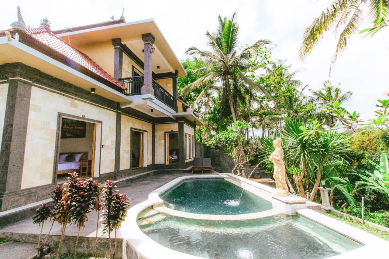 Nini Villa *