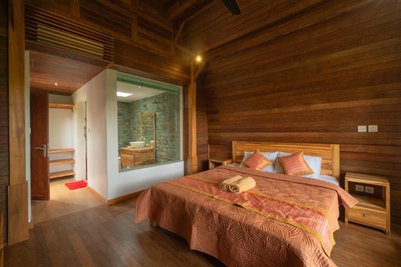 Nini House *