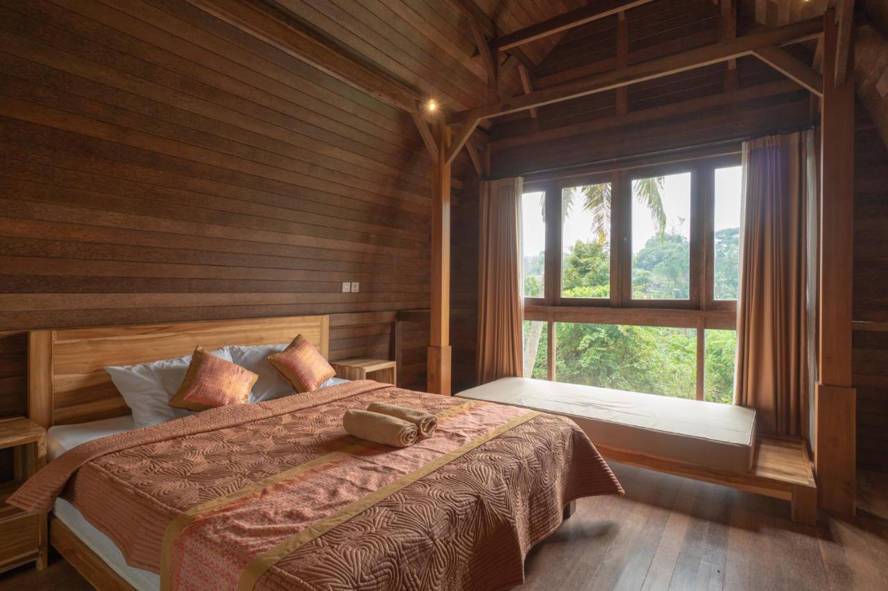 Lodge Nini House *