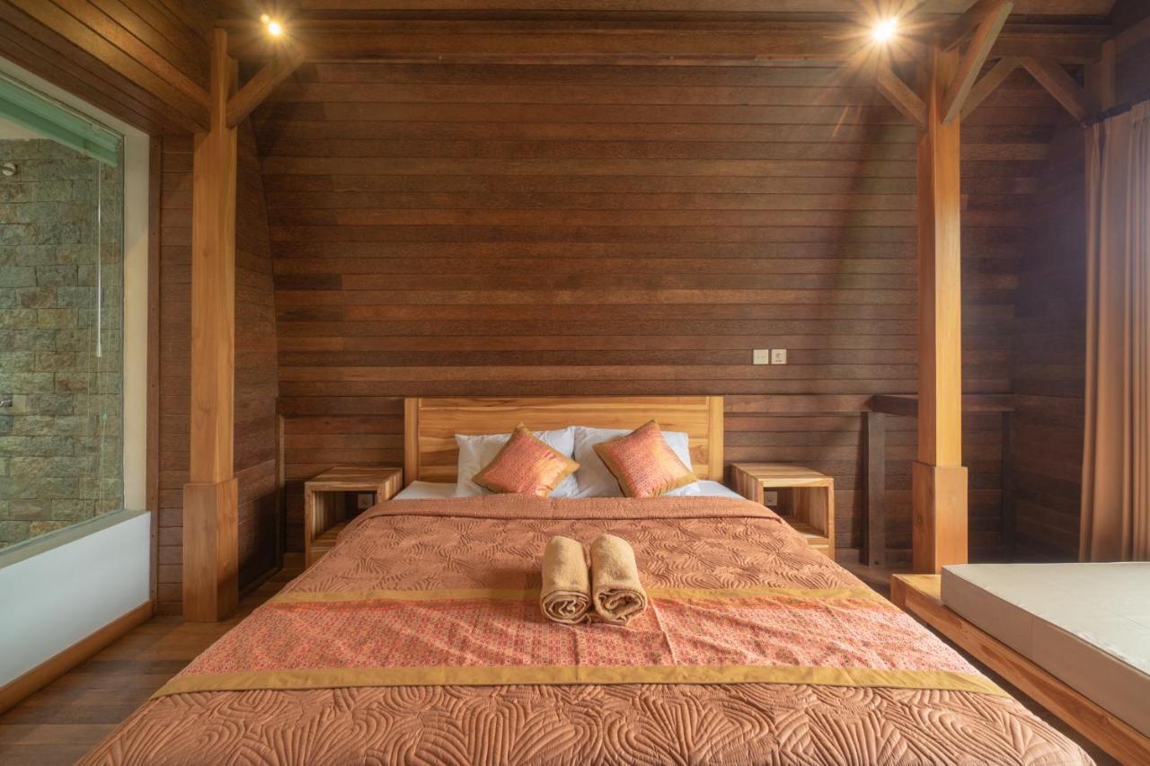 Lodge Nini House *
