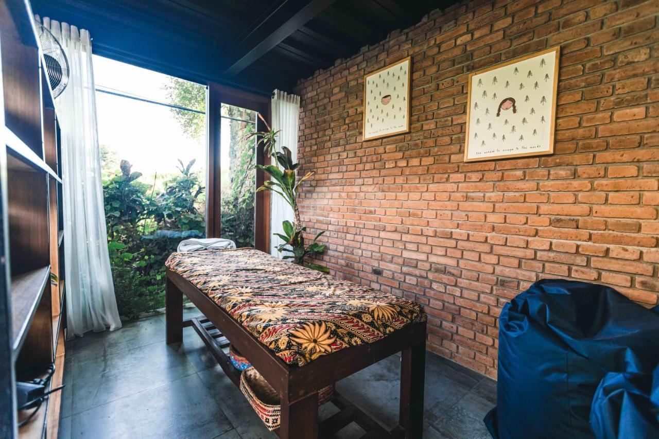 3 Bedrooms Tropical Modernism Rice Field And Jungle Villa *
