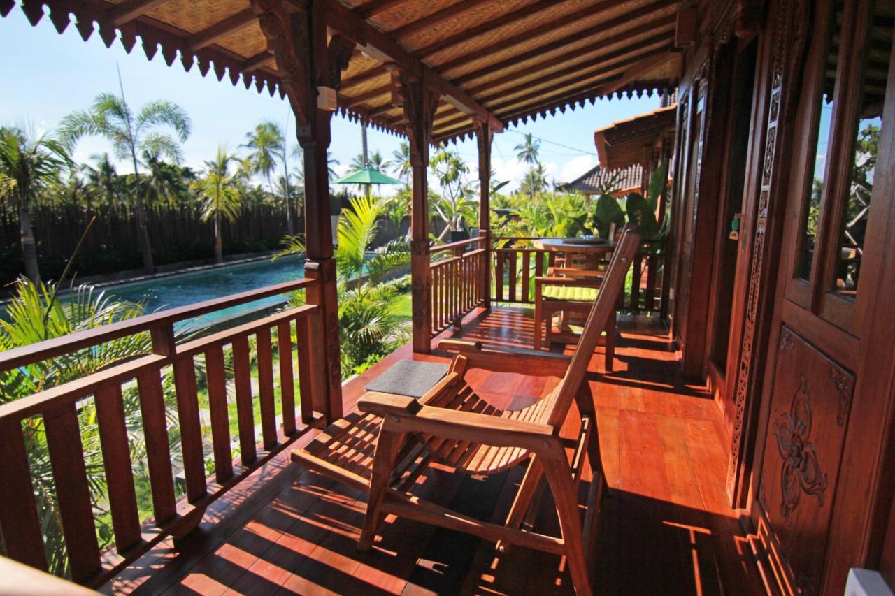 Romantic Deluxe 0ne-bedroom Wooden 3 Bed & Breakfast Ubud (Bali)
