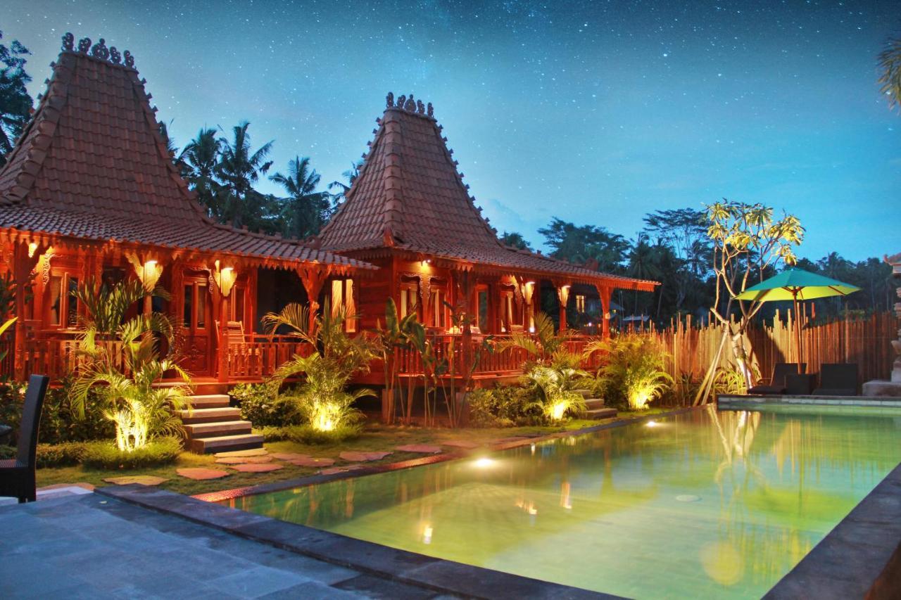 Romantic Deluxe 0ne-bedroom Wooden 3 Bed & Breakfast *