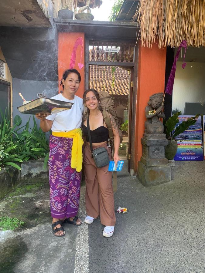 Yasa Backpackers House *