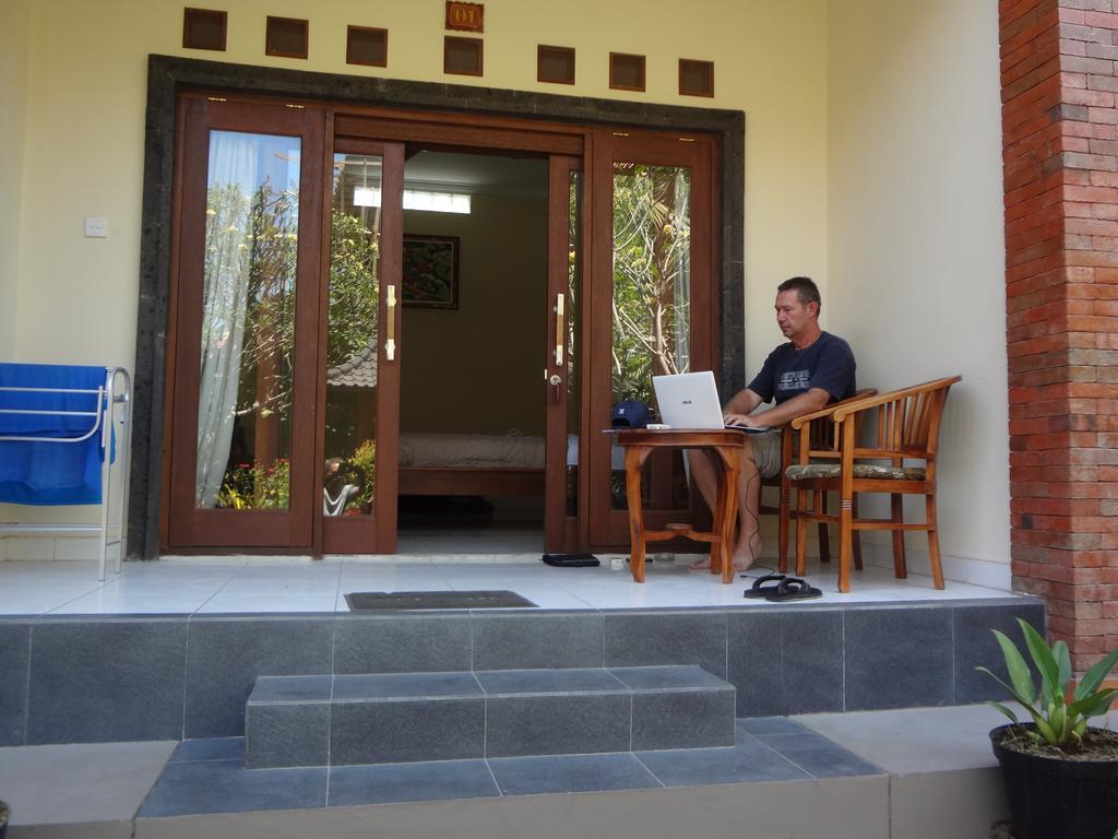 Wisma tamu Nami House 2*