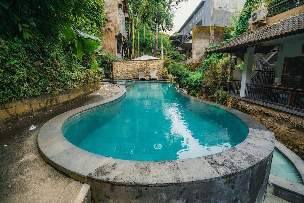 Tukad White House 3*