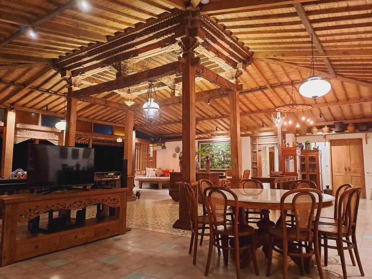 Ayu Dira Heritage House Villa