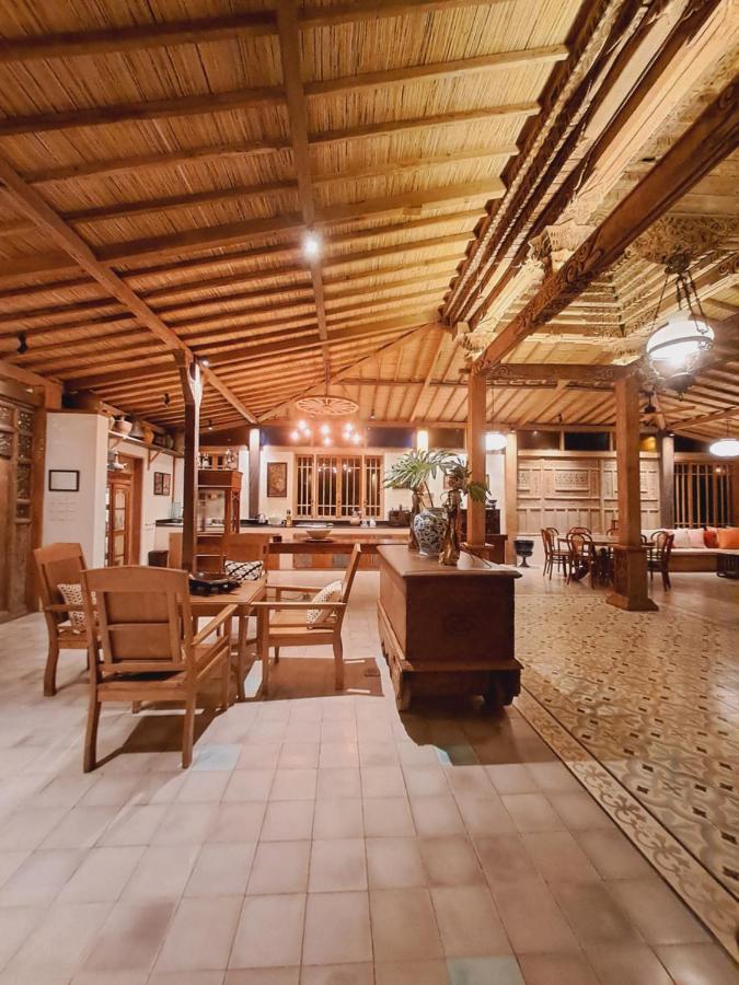 Villa Ayu Dira Heritage House *