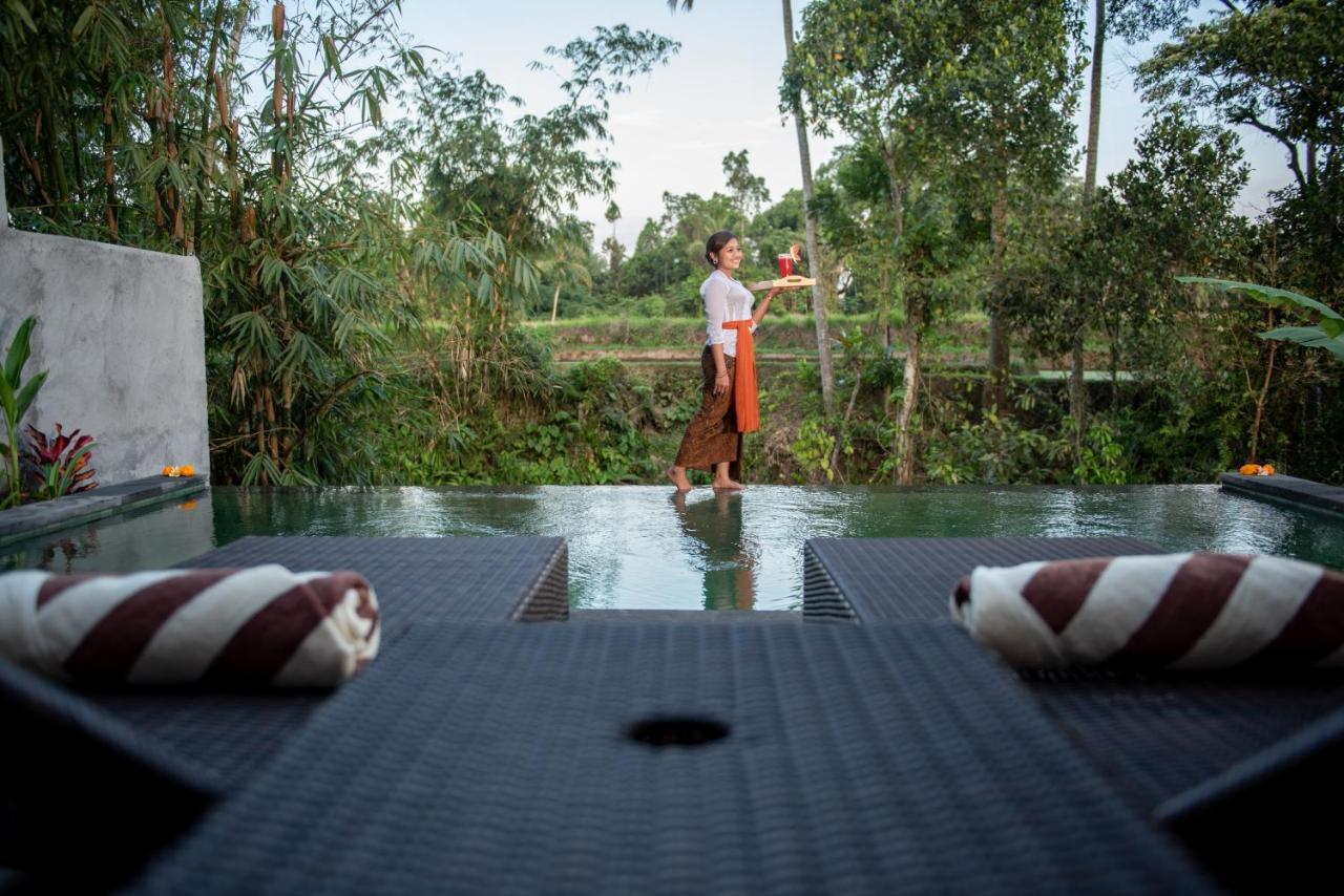 Madhawa & * Ubud