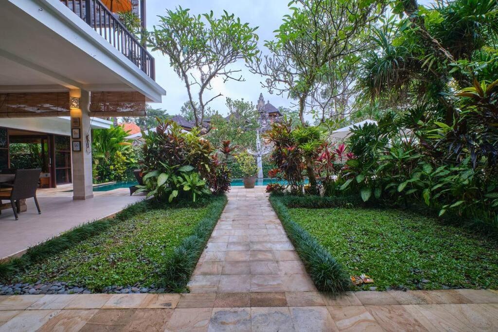 Villa Saraswati Authentic Balinese Elegance With Pool And Temple Views Ubud (Bali)