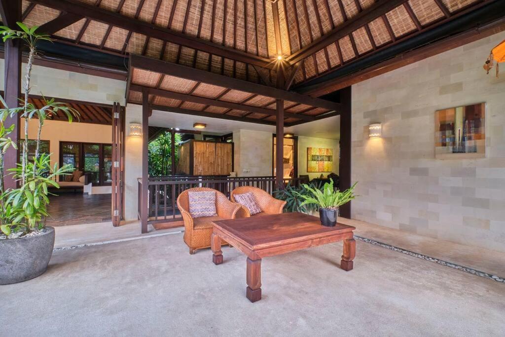 Villa Saraswati Authentic Balinese Elegance With Pool And Temple Views Villa *